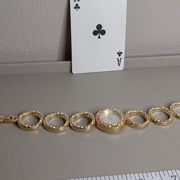 Untested Cute Gold Tone Circle Band Watch - Picture 3 of 9